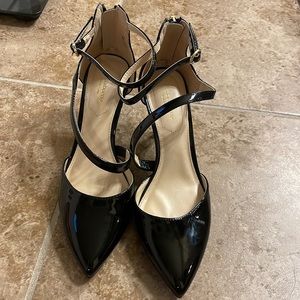 Liz Claiborne memory foam black closed toe pumps. Sz 7.5. Only worn once